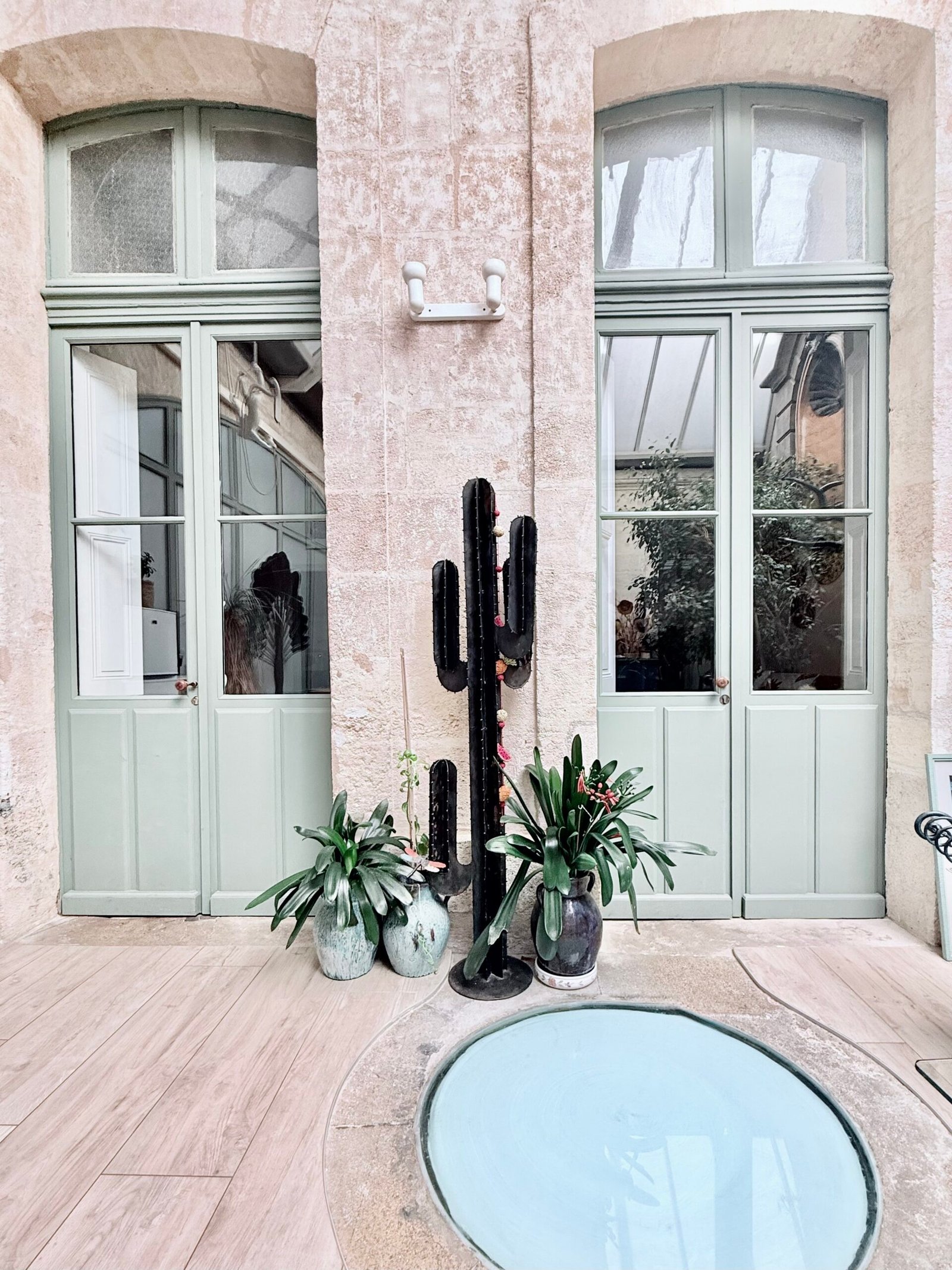 Porte des chambres depuis le patio